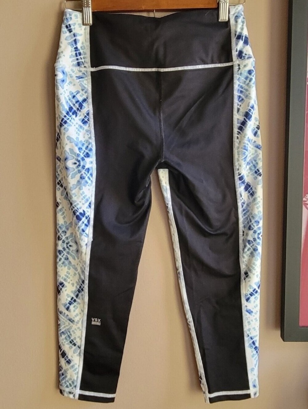 Victoria’s Secret VSX Sport Knockout EUC Black Blue Tie Dye Logo Capri Pants Med - Picture 2 of 8